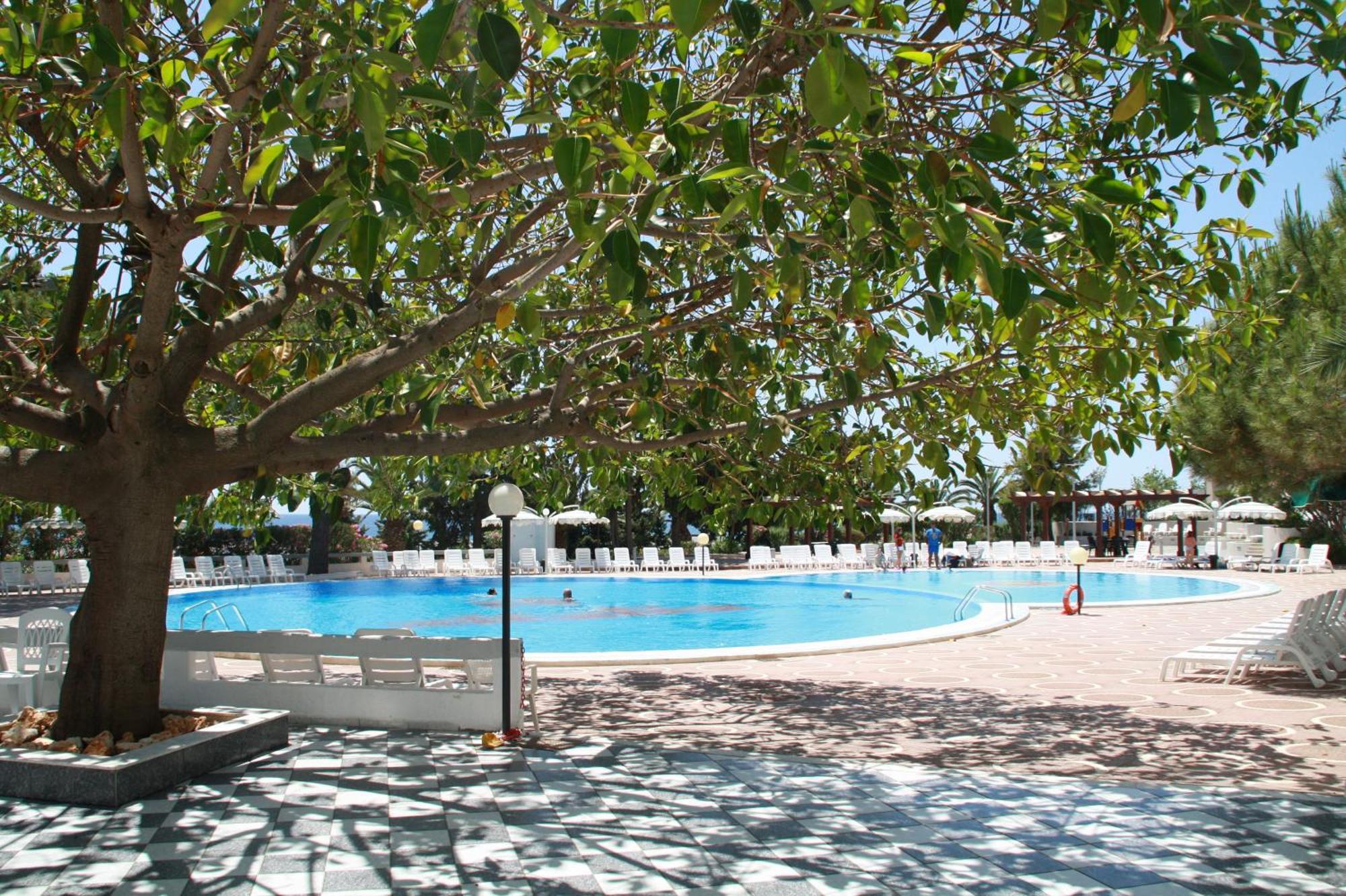 Hotel Villaggio Club Altalia Brancaleone Exterior photo