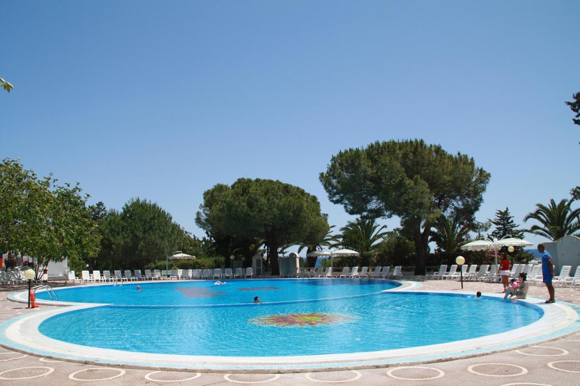Hotel Villaggio Club Altalia Brancaleone Exterior photo