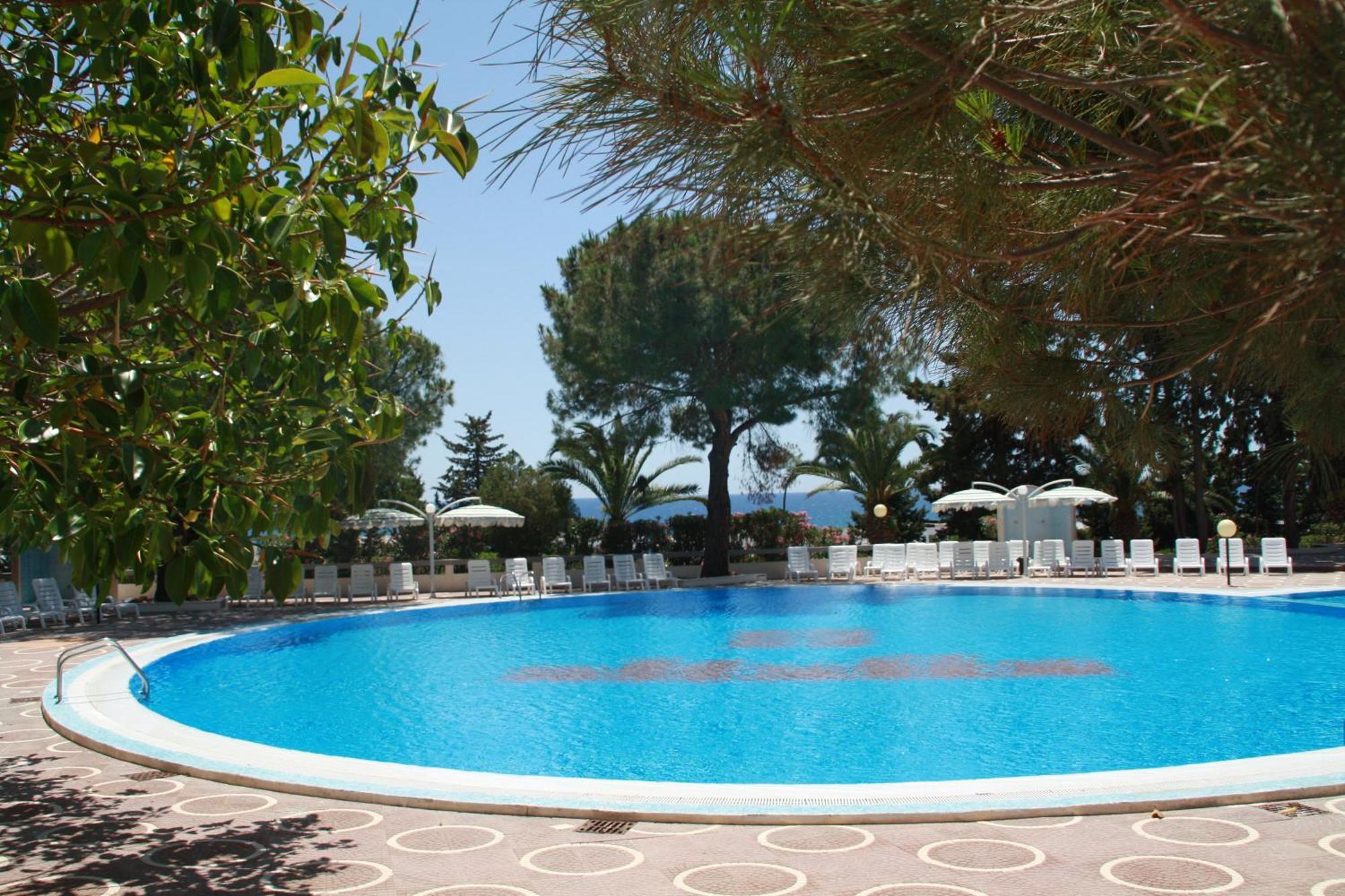 Hotel Villaggio Club Altalia Brancaleone Exterior photo